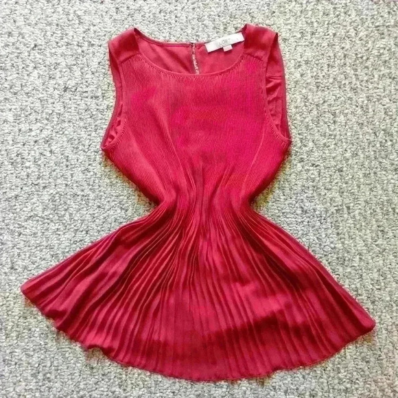 LOFT Petite Red Pleated Sleeveless Blouse Keyhole Back Office Workwear XS - Picture 4 of 10